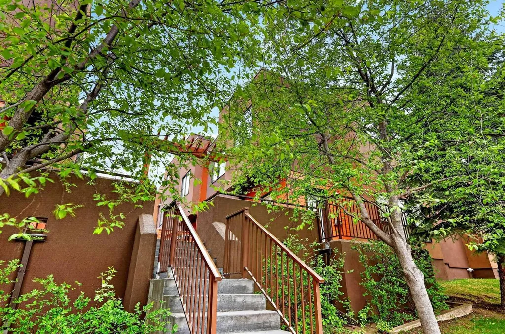 1717 27 Avenue SW Calgary AB T2T 1G9