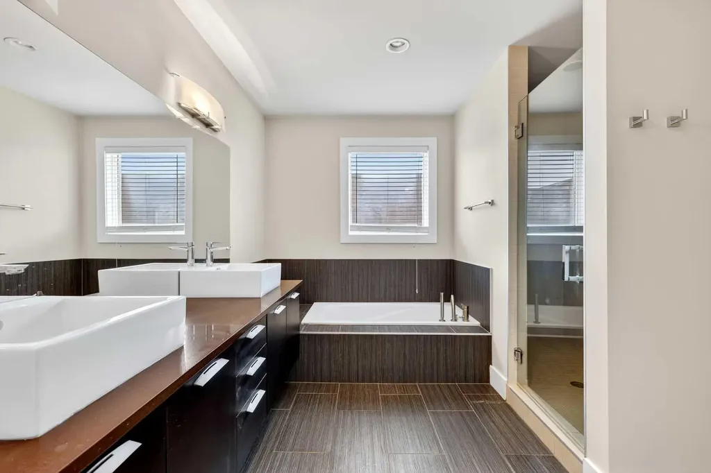 1717 27 Avenue SW Calgary AB T2T 1G9