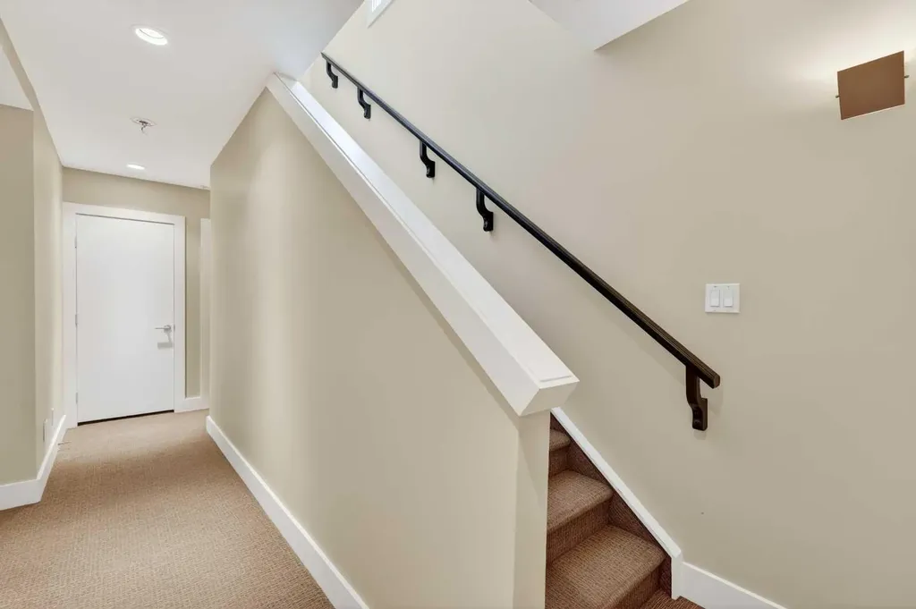 1717 27 Avenue SW Calgary AB T2T 1G9