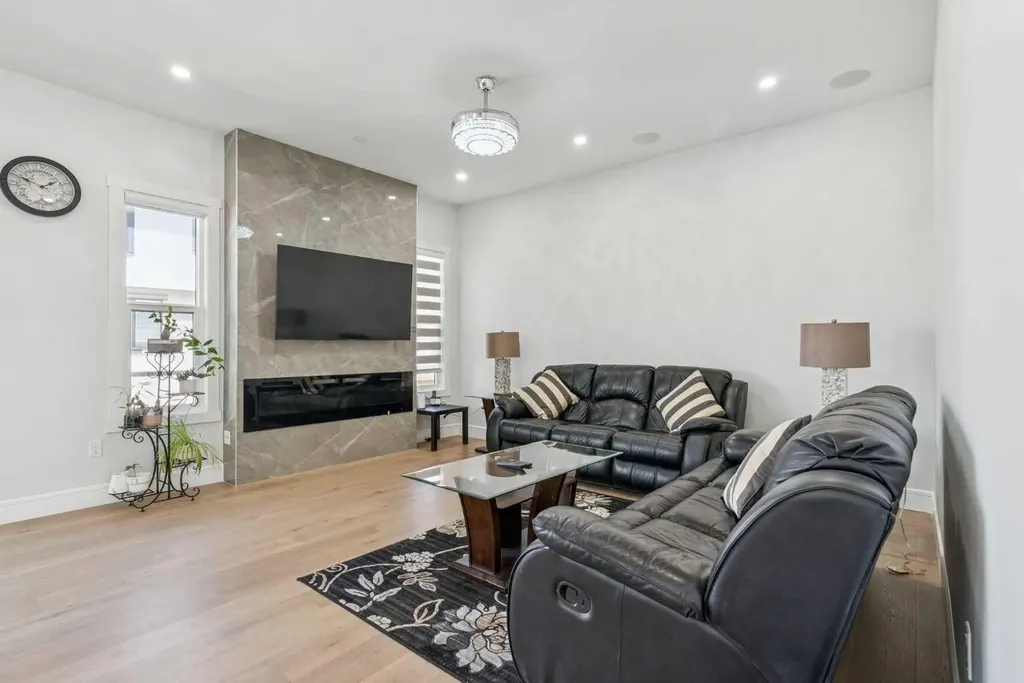 19 Duhram Way Rural Rocky View County AB T1Z0A1