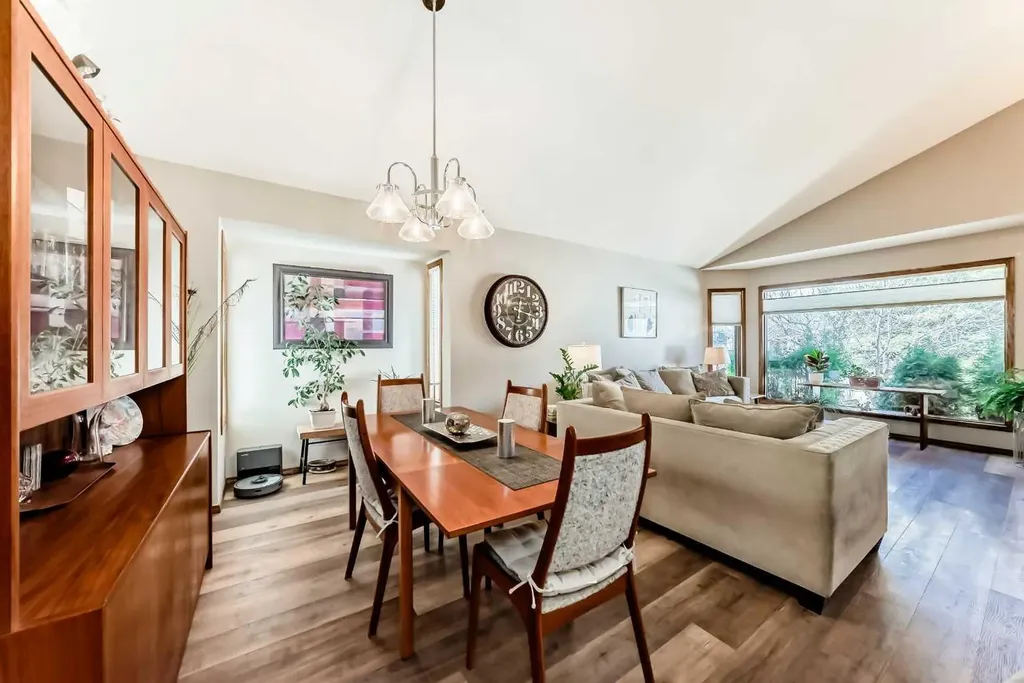 36 Shannon Road SW Calgary AB T2Y 2z6