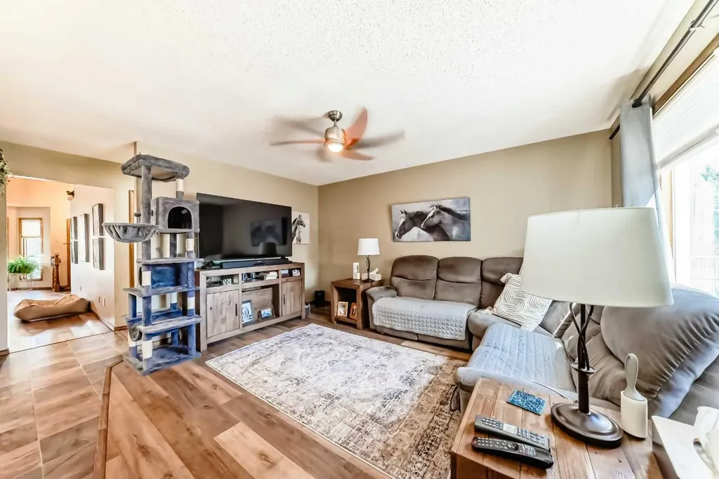36 Shannon Road SW Calgary AB T2Y 2z6