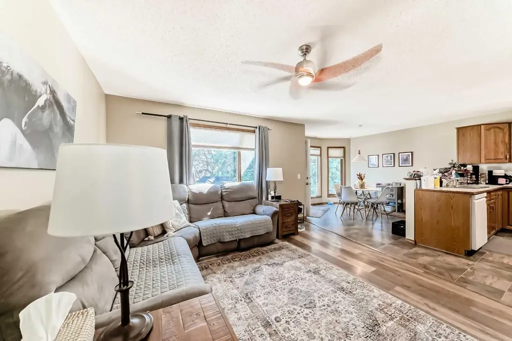 36 Shannon Road SW Calgary AB T2Y 2z6