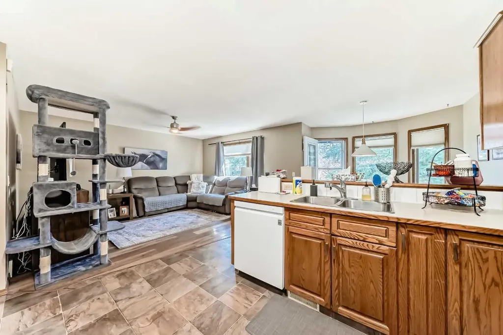 36 Shannon Road SW Calgary AB T2Y 2z6