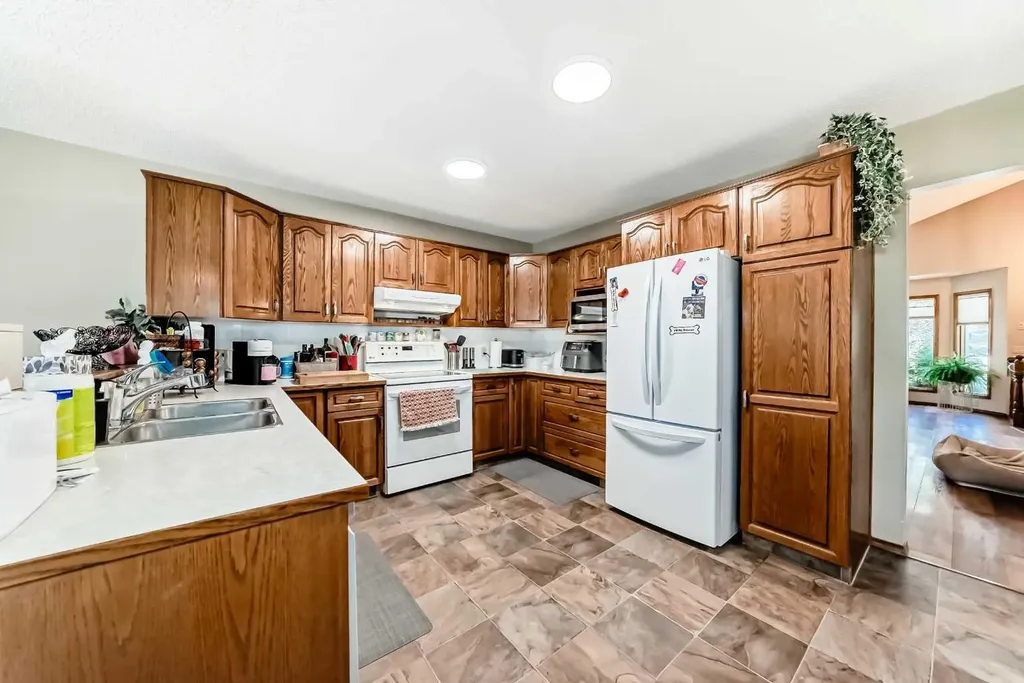 36 Shannon Road SW Calgary AB T2Y 2z6