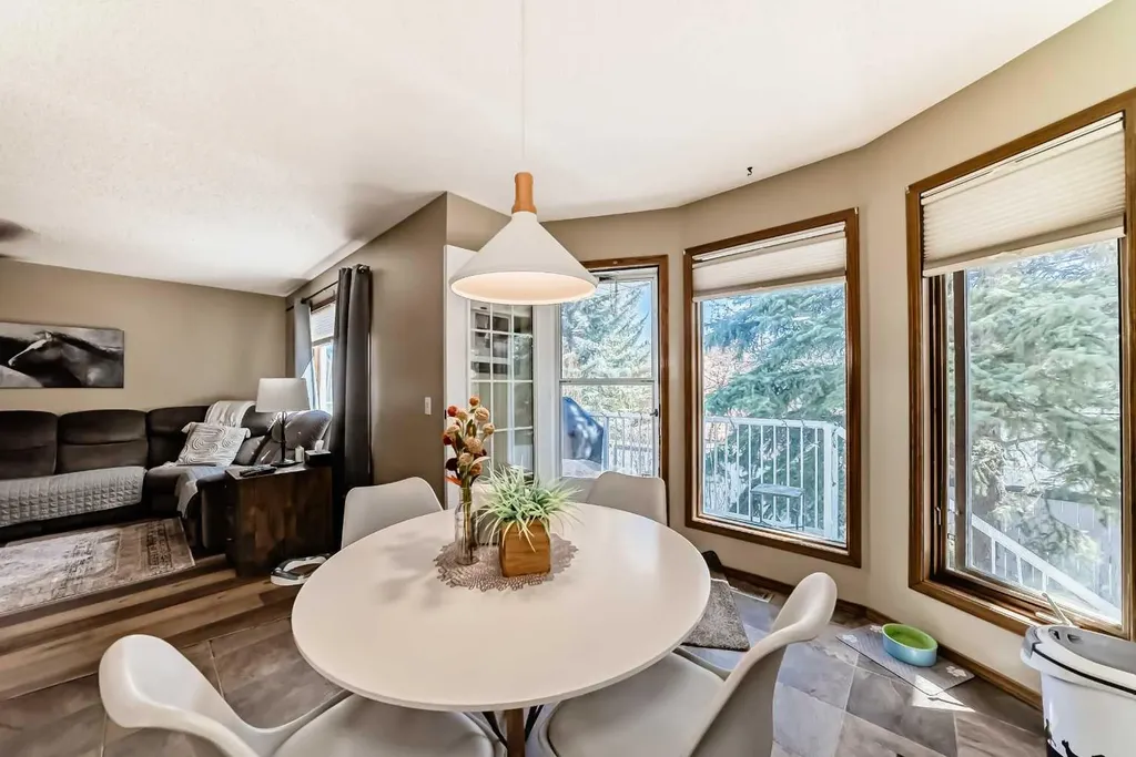 36 Shannon Road SW Calgary AB T2Y 2z6