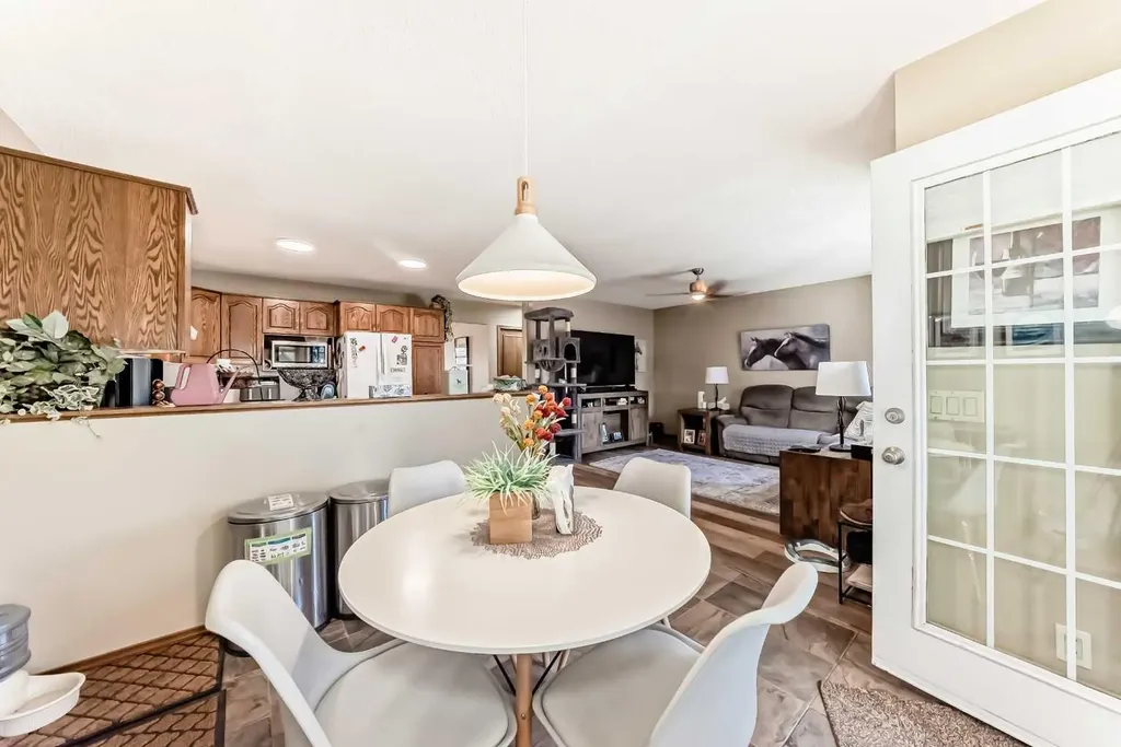 36 Shannon Road SW Calgary AB T2Y 2z6