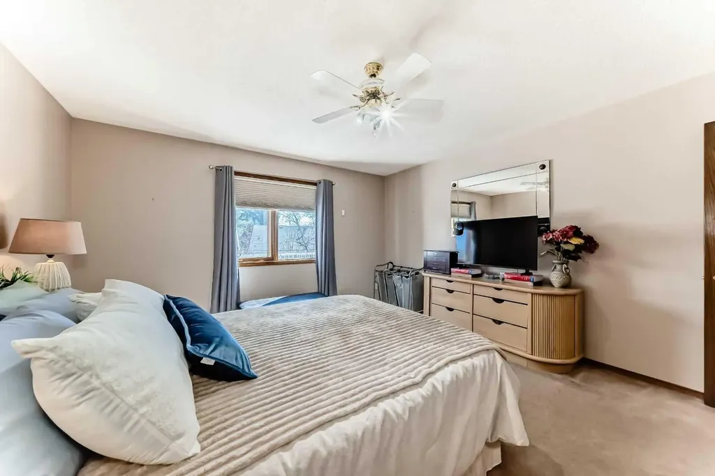 36 Shannon Road SW Calgary AB T2Y 2z6