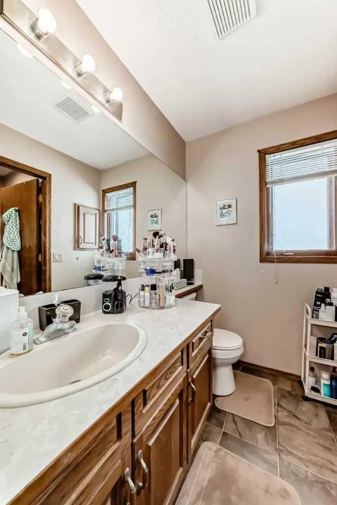 36 Shannon Road SW Calgary AB T2Y 2z6