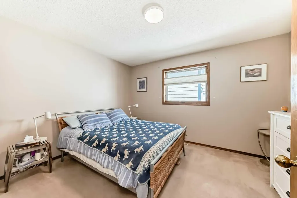 36 Shannon Road SW Calgary AB T2Y 2z6