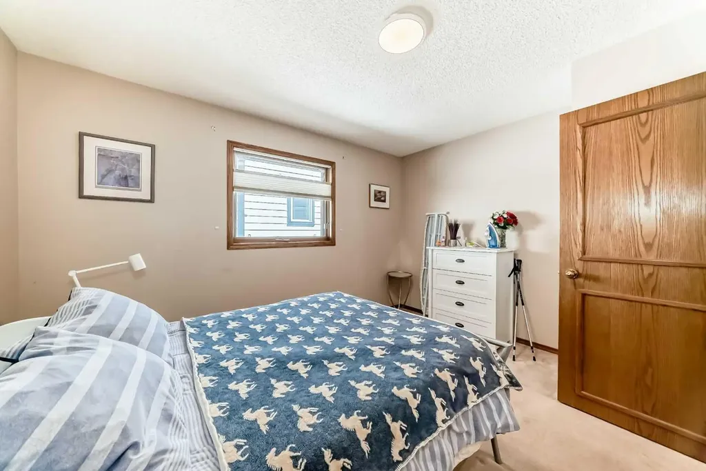 36 Shannon Road SW Calgary AB T2Y 2z6