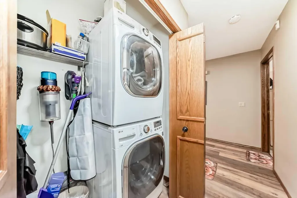 36 Shannon Road SW Calgary AB T2Y 2z6