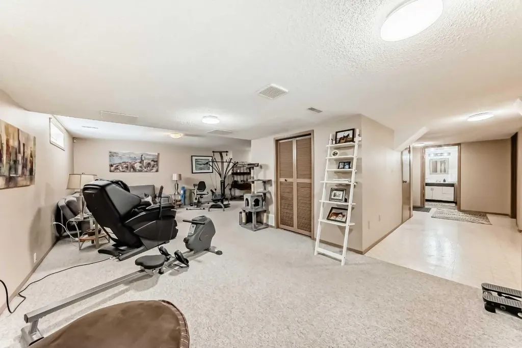36 Shannon Road SW Calgary AB T2Y 2z6