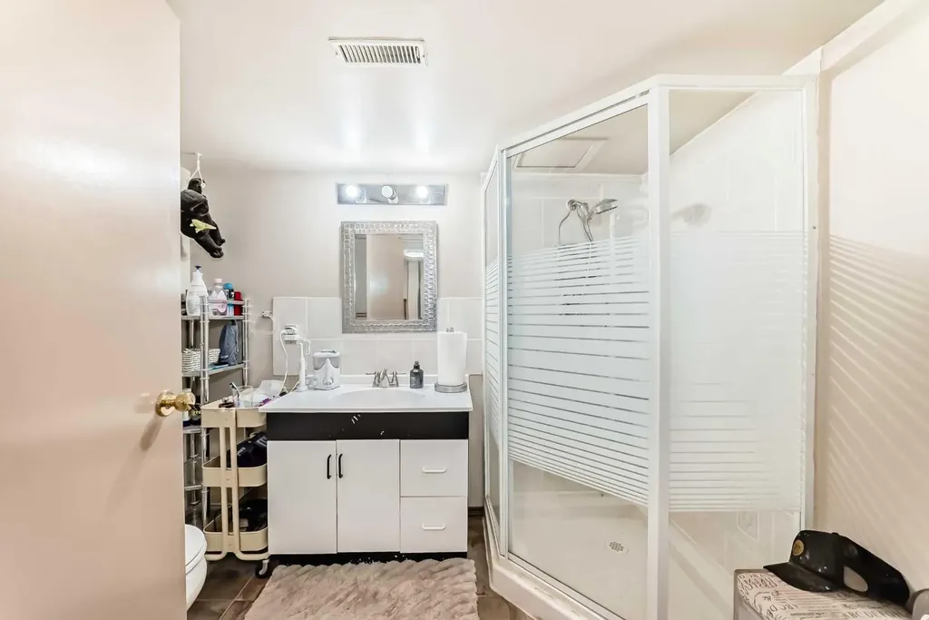 36 Shannon Road SW Calgary AB T2Y 2z6