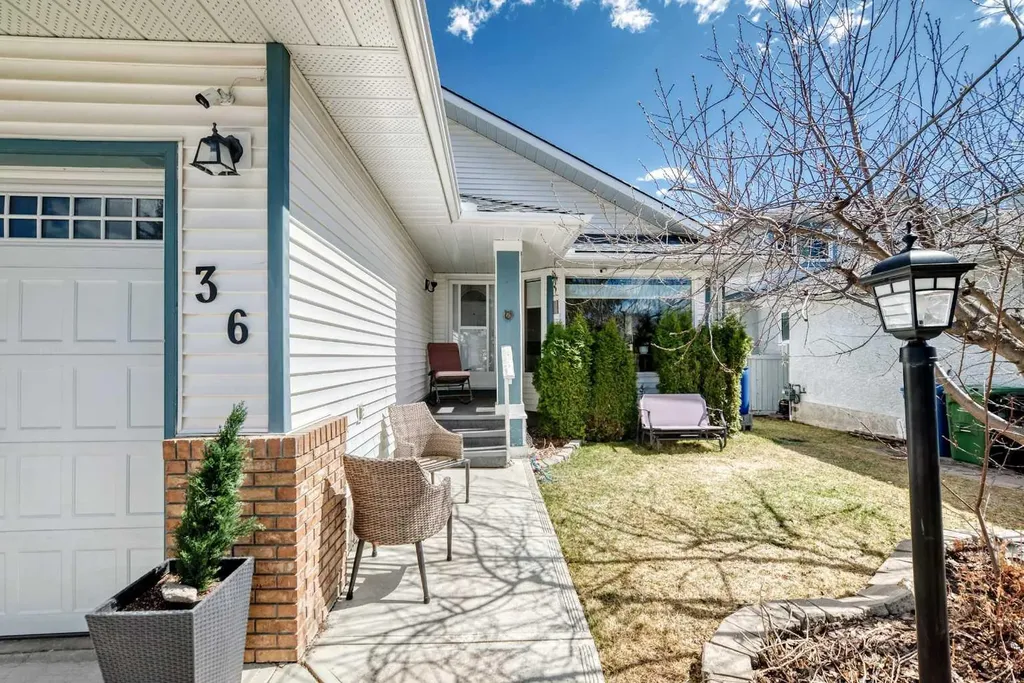 36 Shannon Road SW Calgary AB T2Y 2z6