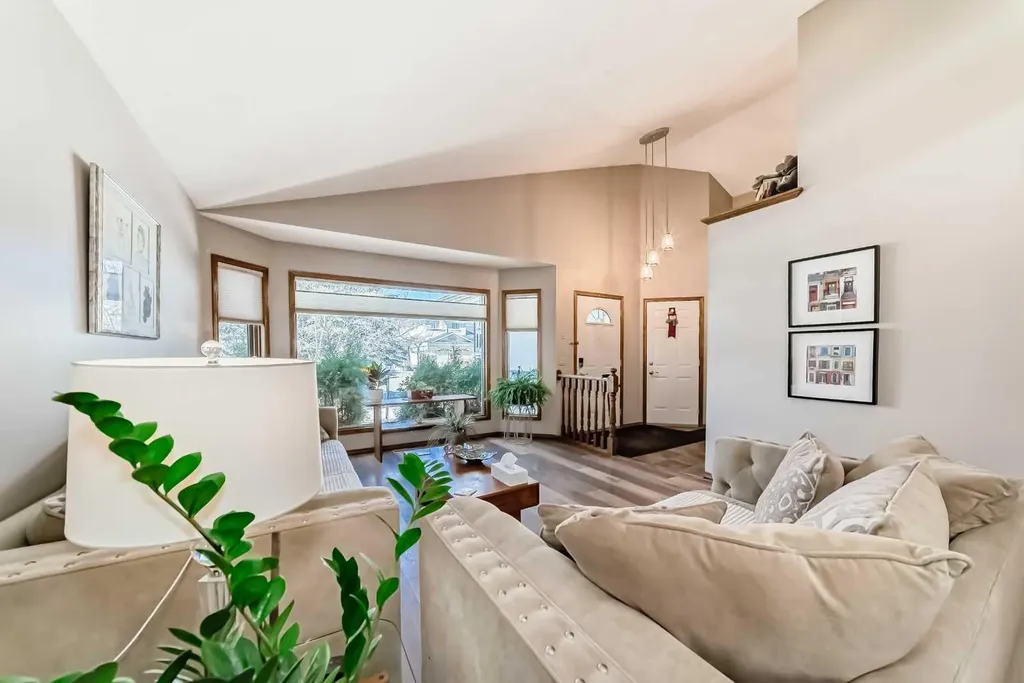 36 Shannon Road SW Calgary AB T2Y 2z6