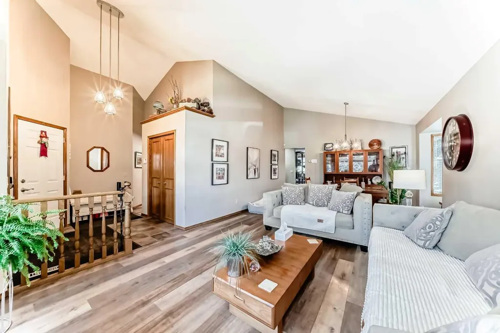 36 Shannon Road SW Calgary AB T2Y 2z6