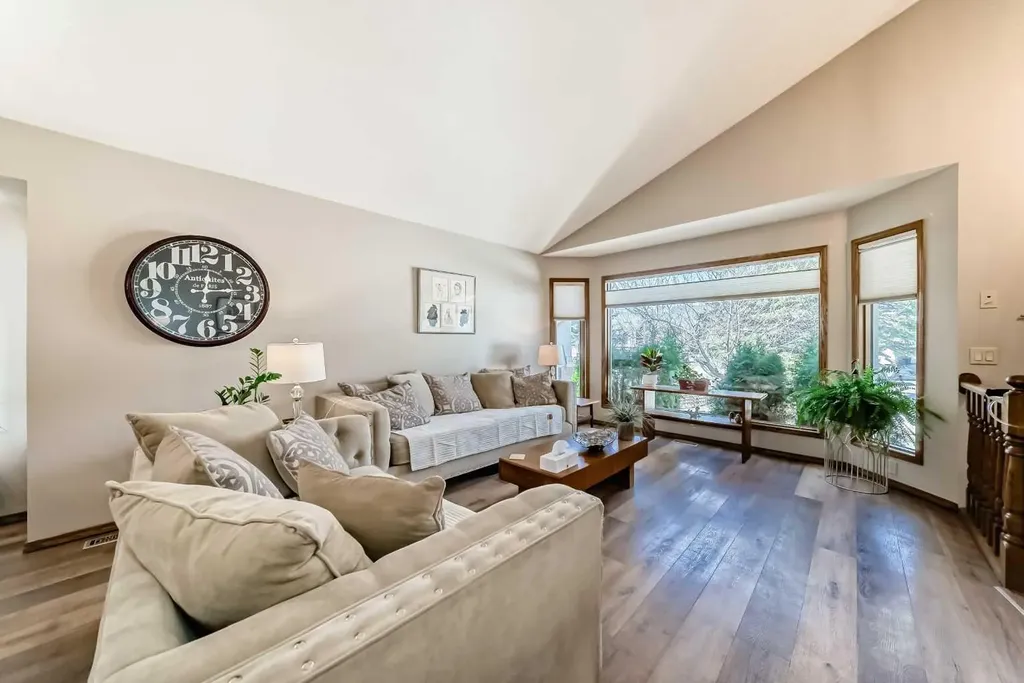 36 Shannon Road SW Calgary AB T2Y 2z6