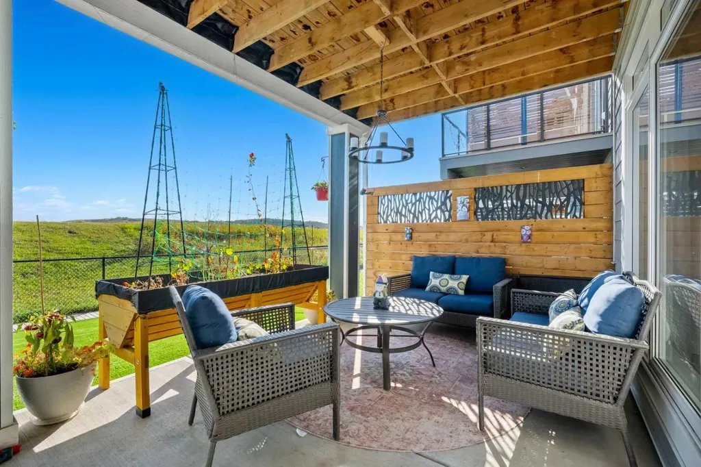 51 Creekstone Way SW Calgary AB T2X 4R4