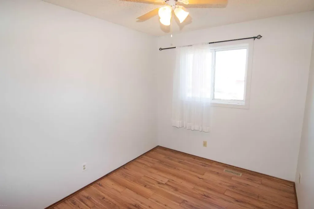 27 Taraglen Court NE Calgary AB T3J2M6