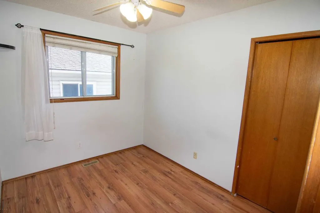 27 Taraglen Court NE Calgary AB T3J2M6