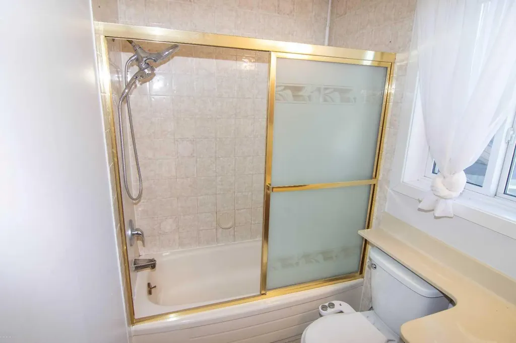 27 Taraglen Court NE Calgary AB T3J2M6