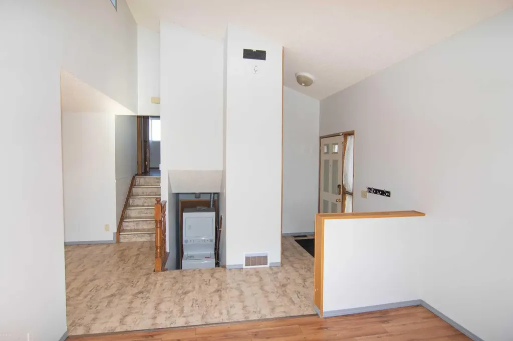 27 Taraglen Court NE Calgary AB T3J2M6