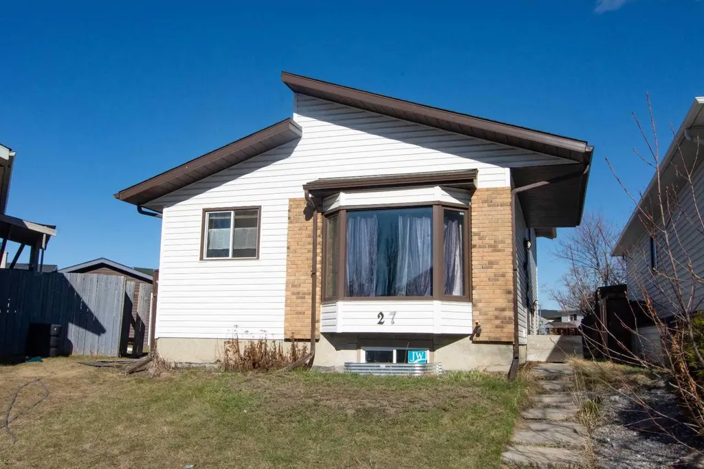 27 Taraglen Court NE Calgary AB T3J2M6