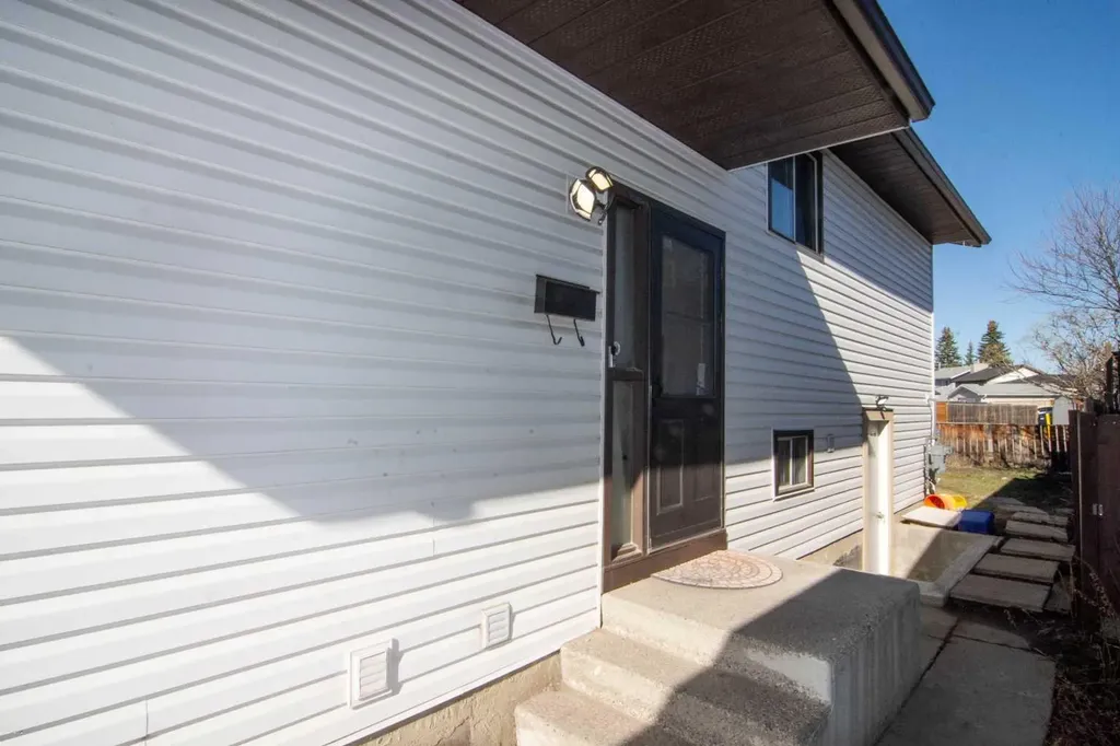 27 Taraglen Court NE Calgary AB T3J2M6