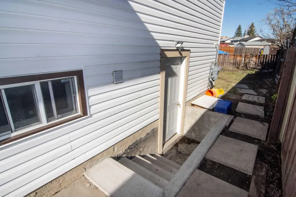 27 Taraglen Court NE Calgary AB T3J2M6