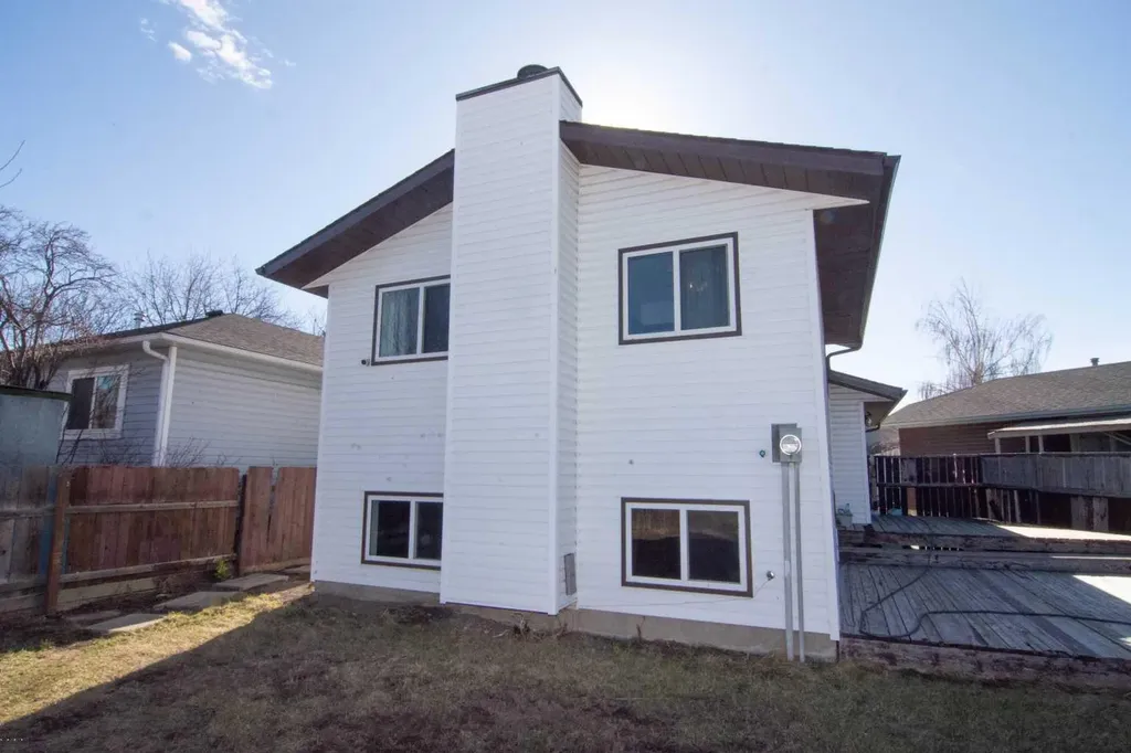 27 Taraglen Court NE Calgary AB T3J2M6