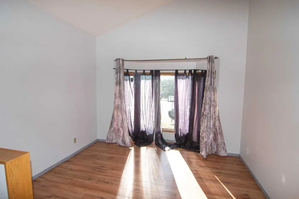 27 Taraglen Court NE Calgary AB T3J2M6