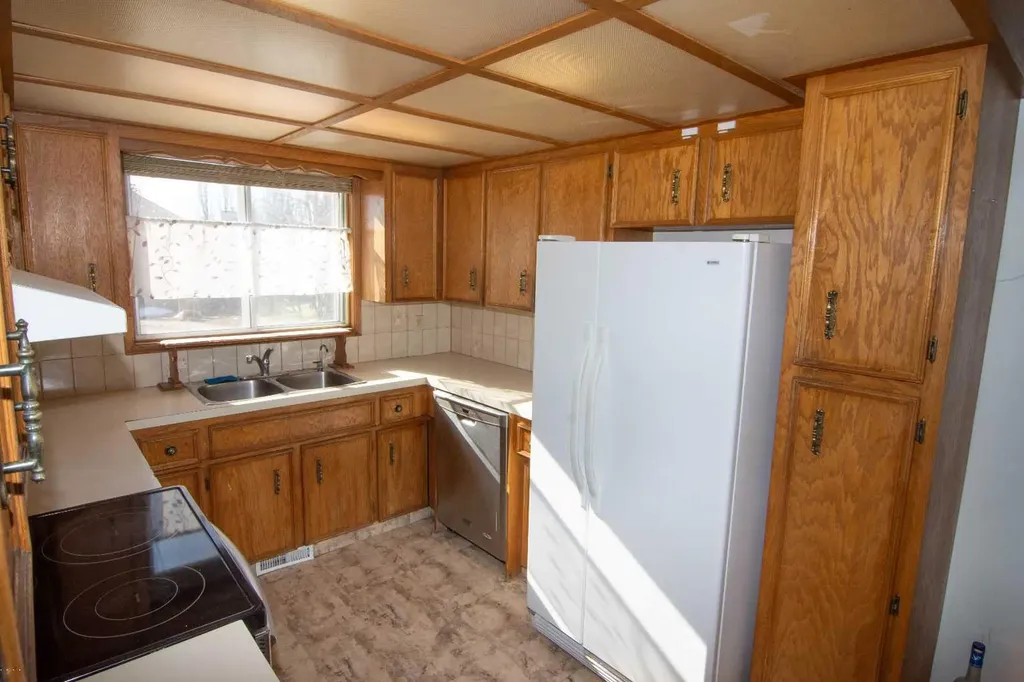 27 Taraglen Court NE Calgary AB T3J2M6