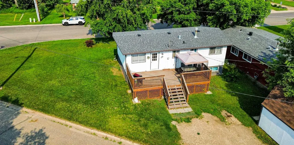 11237 91 Street Peace River AB T8S 1P7