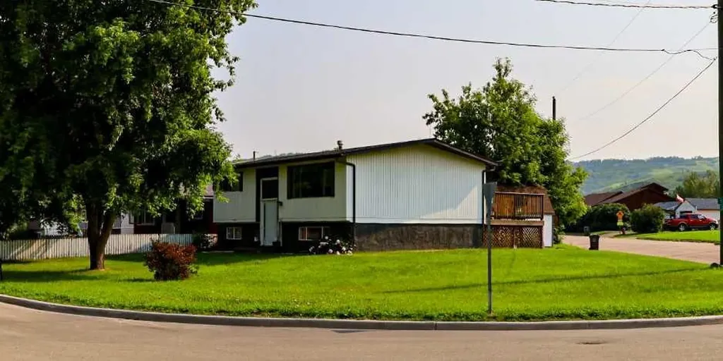 11237 91 Street Peace River AB T8S 1P7