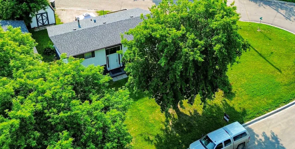 11237 91 Street Peace River AB T8S 1P7