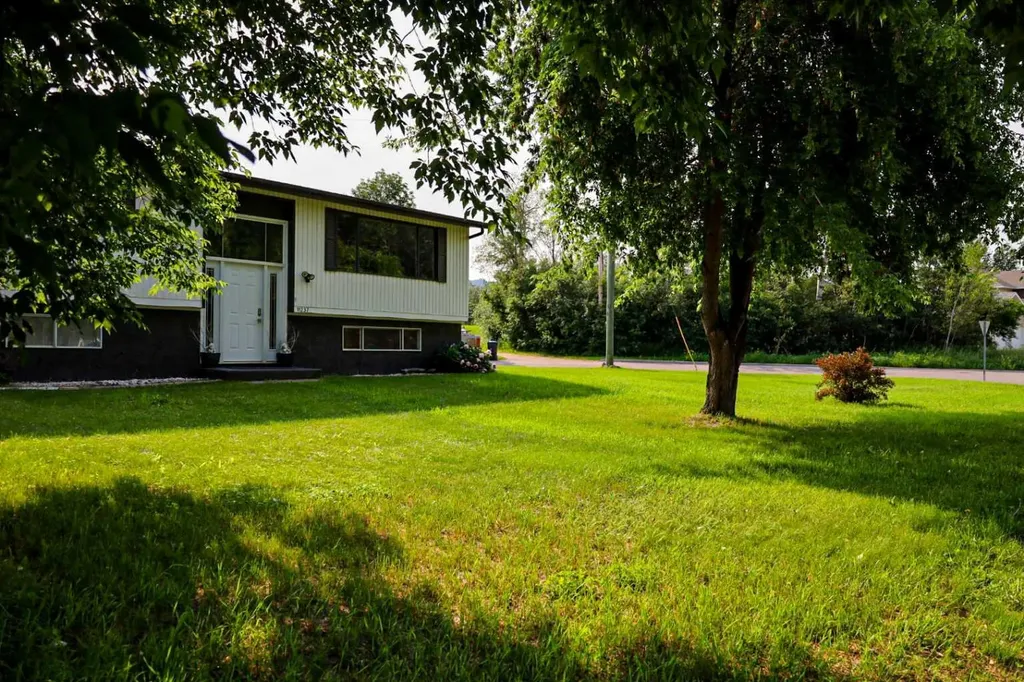 11237 91 Street Peace River AB T8S 1P7