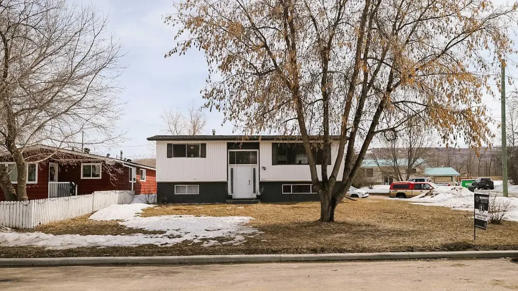 11237 91 Street Peace River AB T8S 1P7