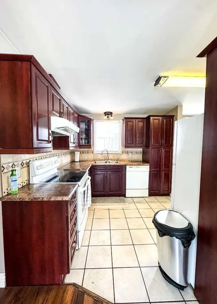 11237 91 Street Peace River AB T8S 1P7