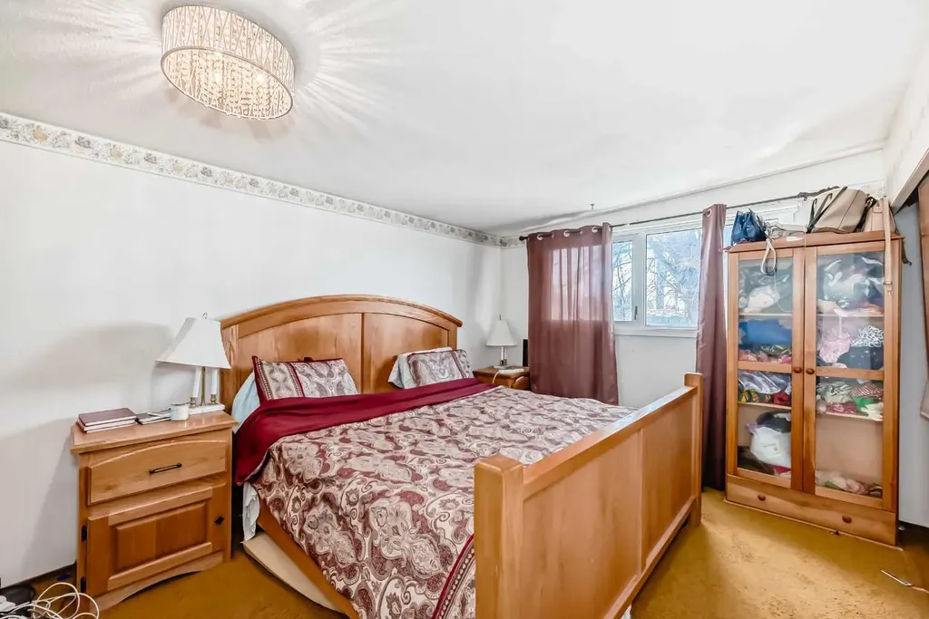 2106 24 Street S Lethbridge AB T1k 2M5