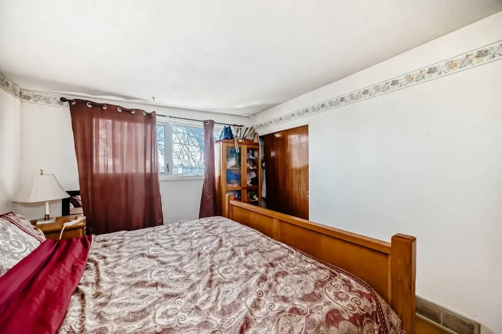 2106 24 Street S Lethbridge AB T1k 2M5