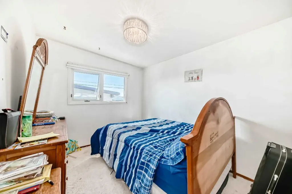 2106 24 Street S Lethbridge AB T1k 2M5