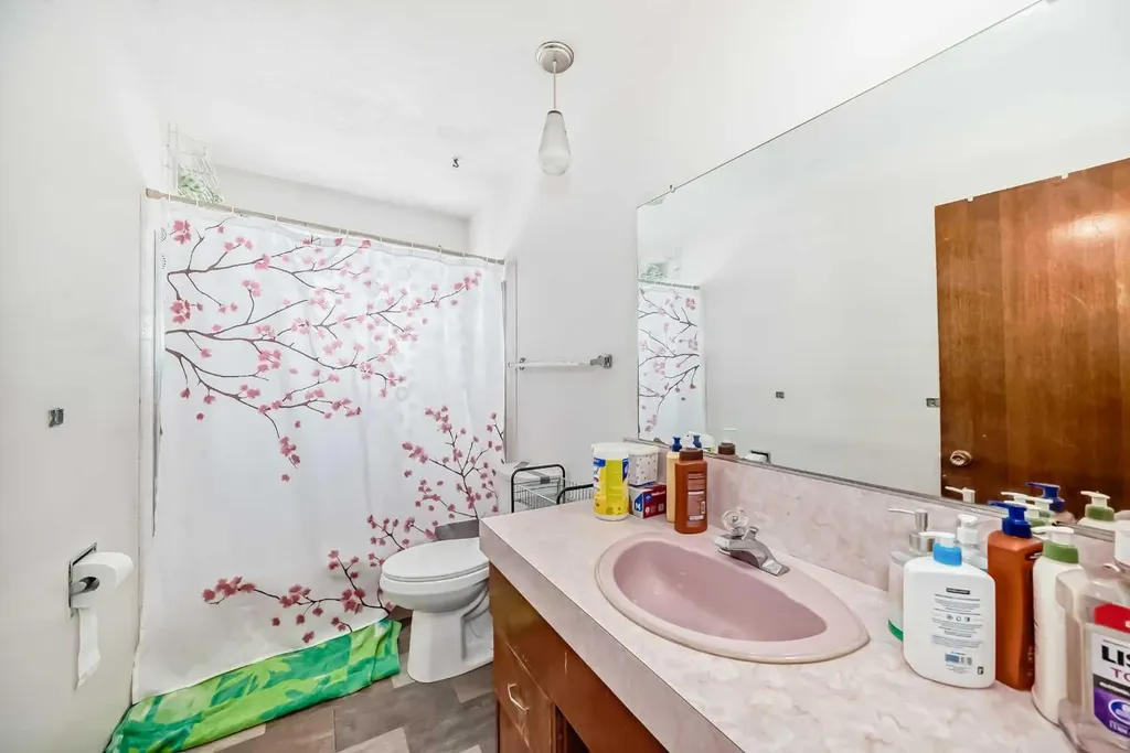 2106 24 Street S Lethbridge AB T1k 2M5