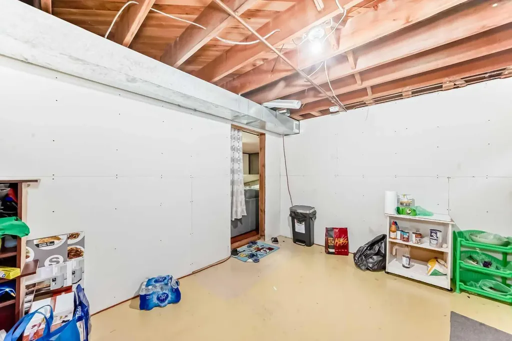 2106 24 Street S Lethbridge AB T1k 2M5