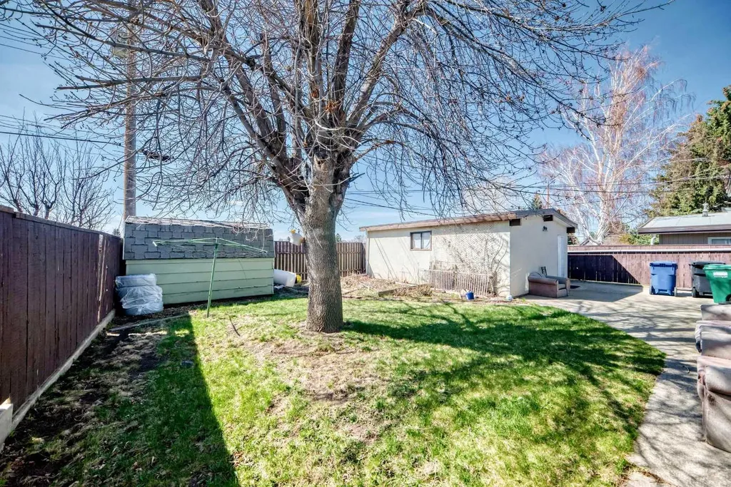 2106 24 Street S Lethbridge AB T1k 2M5