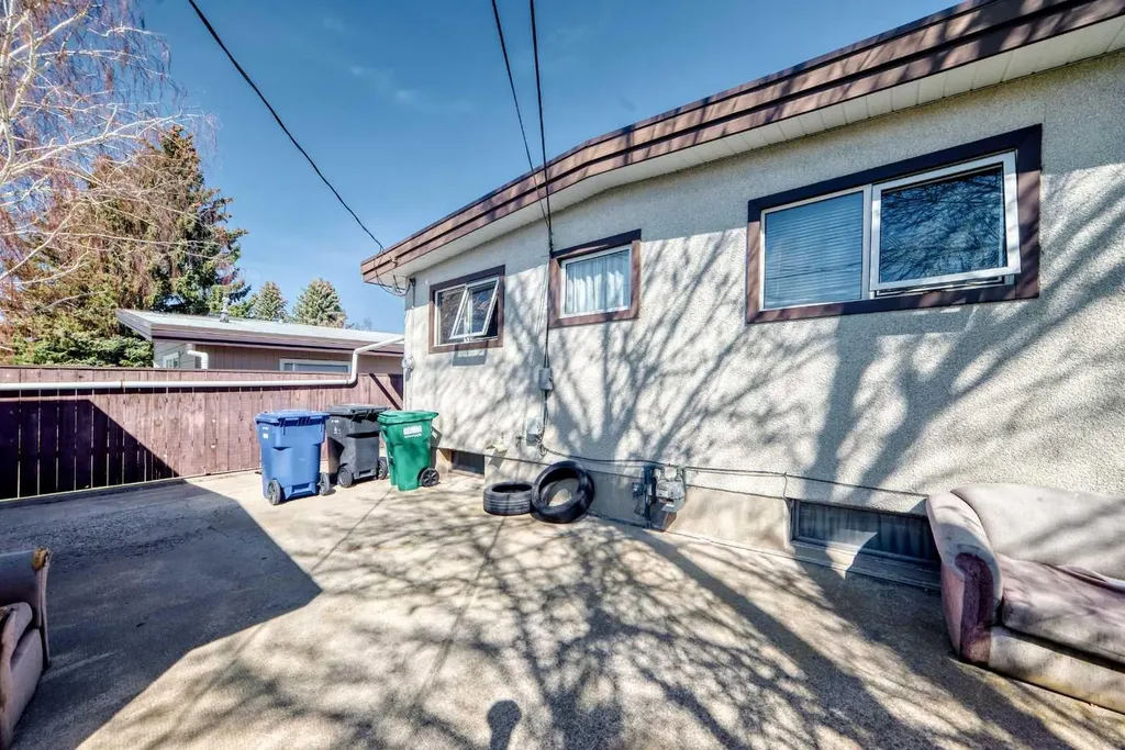 2106 24 Street S Lethbridge AB T1k 2M5