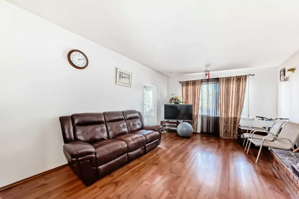 2106 24 Street S Lethbridge AB T1k 2M5