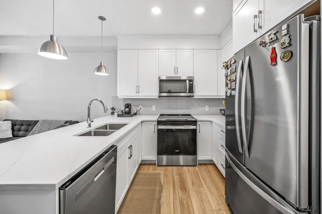 8355 19 Avenue SW Calgary AB T3H 6G3