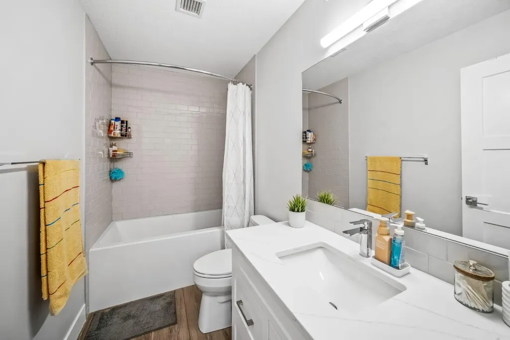 8355 19 Avenue SW Calgary AB T3H 6G3
