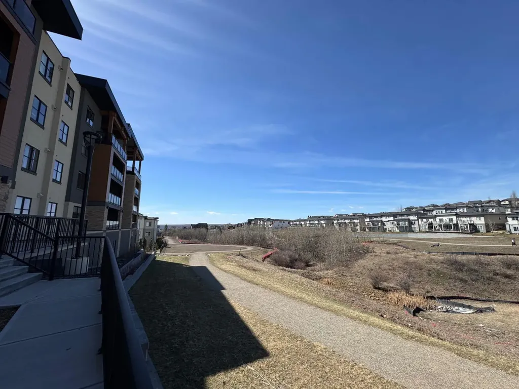 8355 19 Avenue SW Calgary AB T3H 6G3
